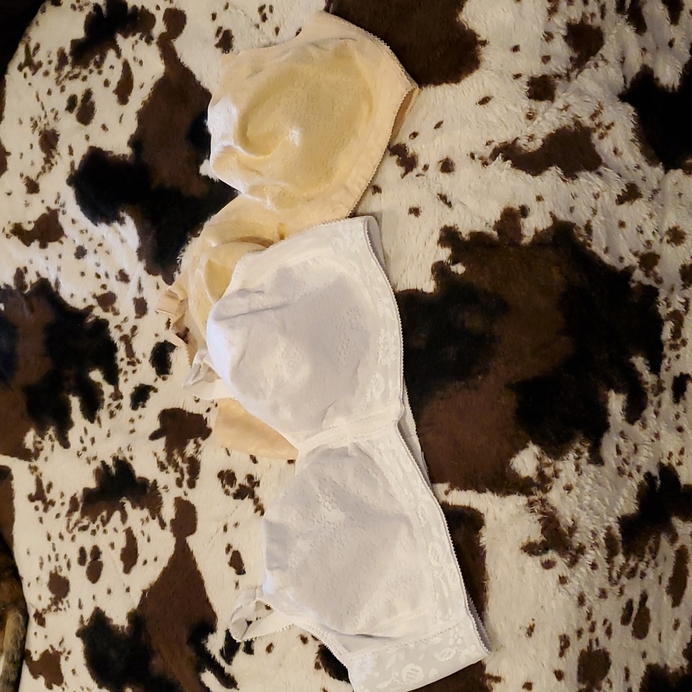 EUC Lot of: 2 Playtex 44D no underwire Bras